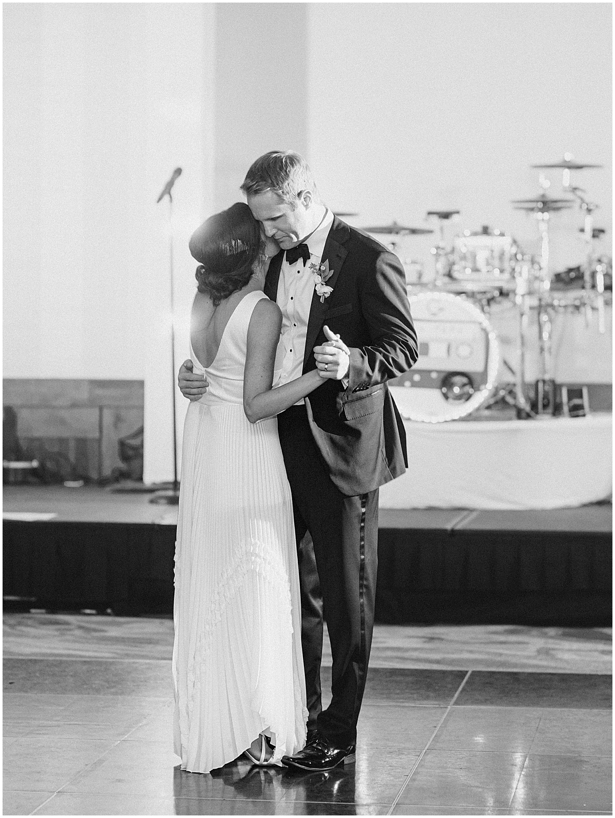 Bride and groom last dance | Perkins Chapel SMU Wedding Dallas Texas Photographer Mary Talamantes