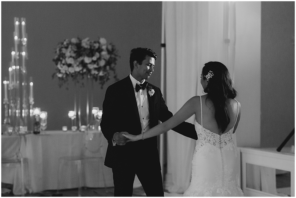 last dance | Knotting Hill Wedding Little Elm Texas Photography by Mary Talamantes