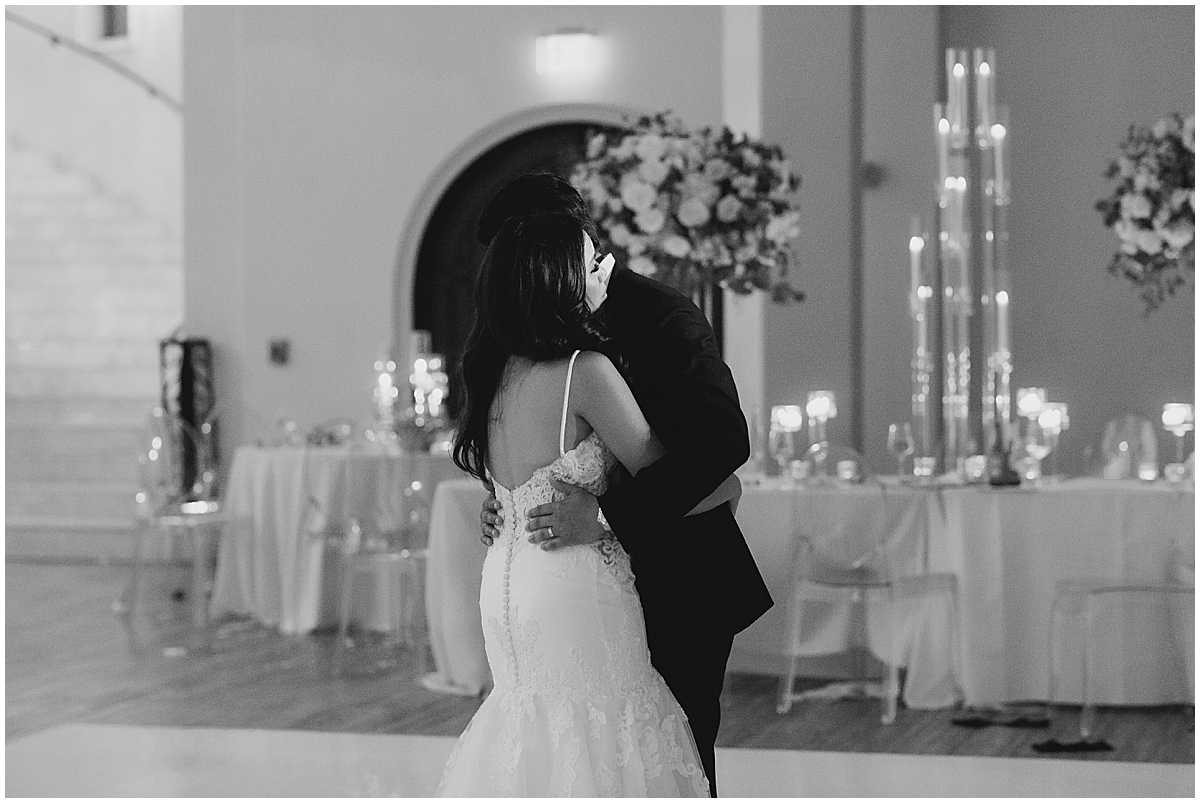 last dance | Knotting Hill Wedding Little Elm Texas Photography by Mary Talamantes